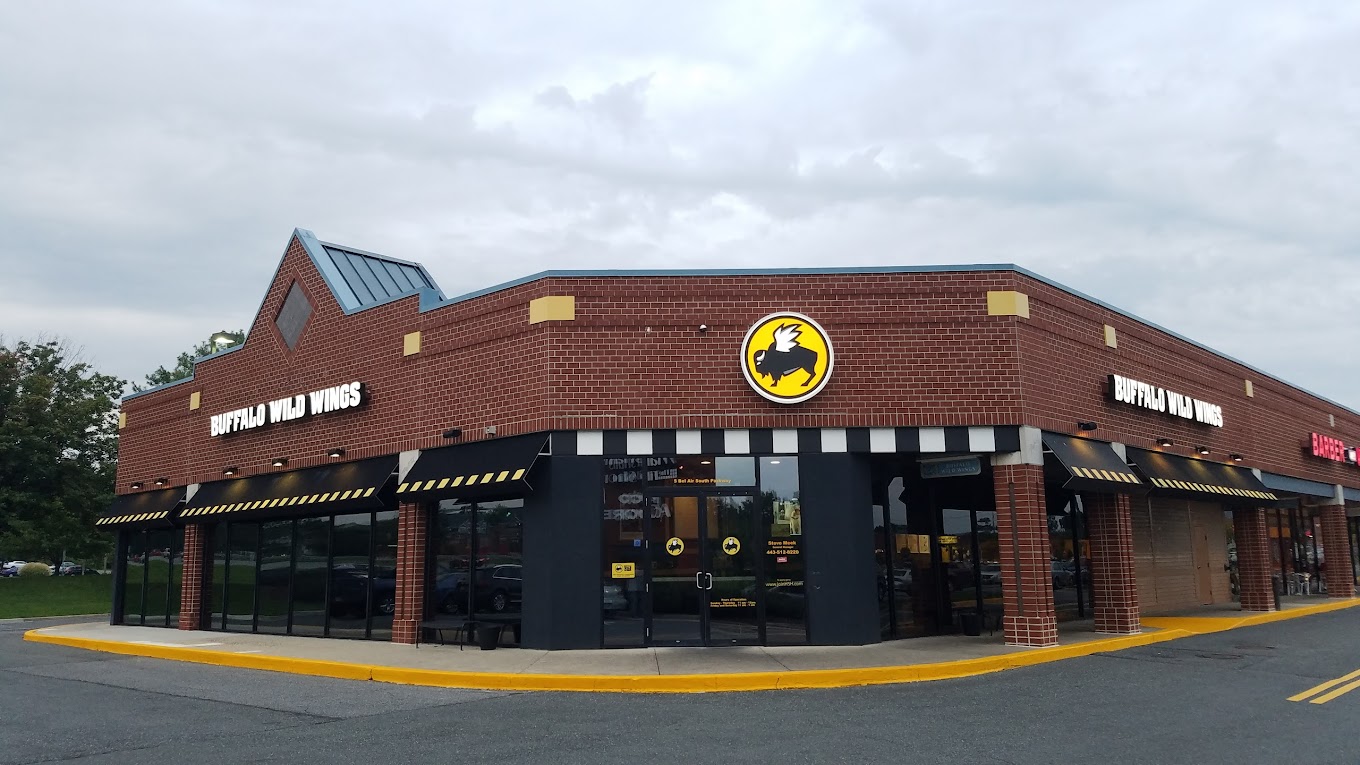 Exterior of the Buffalo Wild Wings building